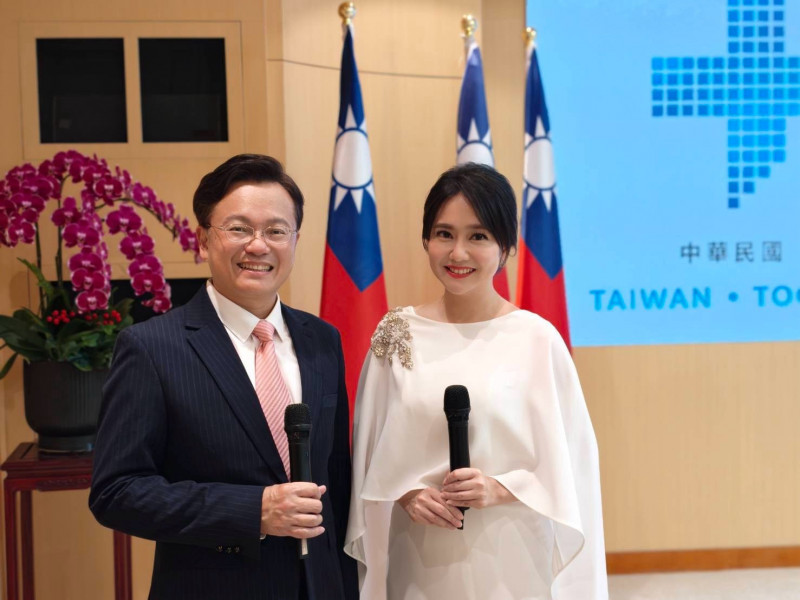哈遠儀首掌國慶主持 揭祖孫三代淵源